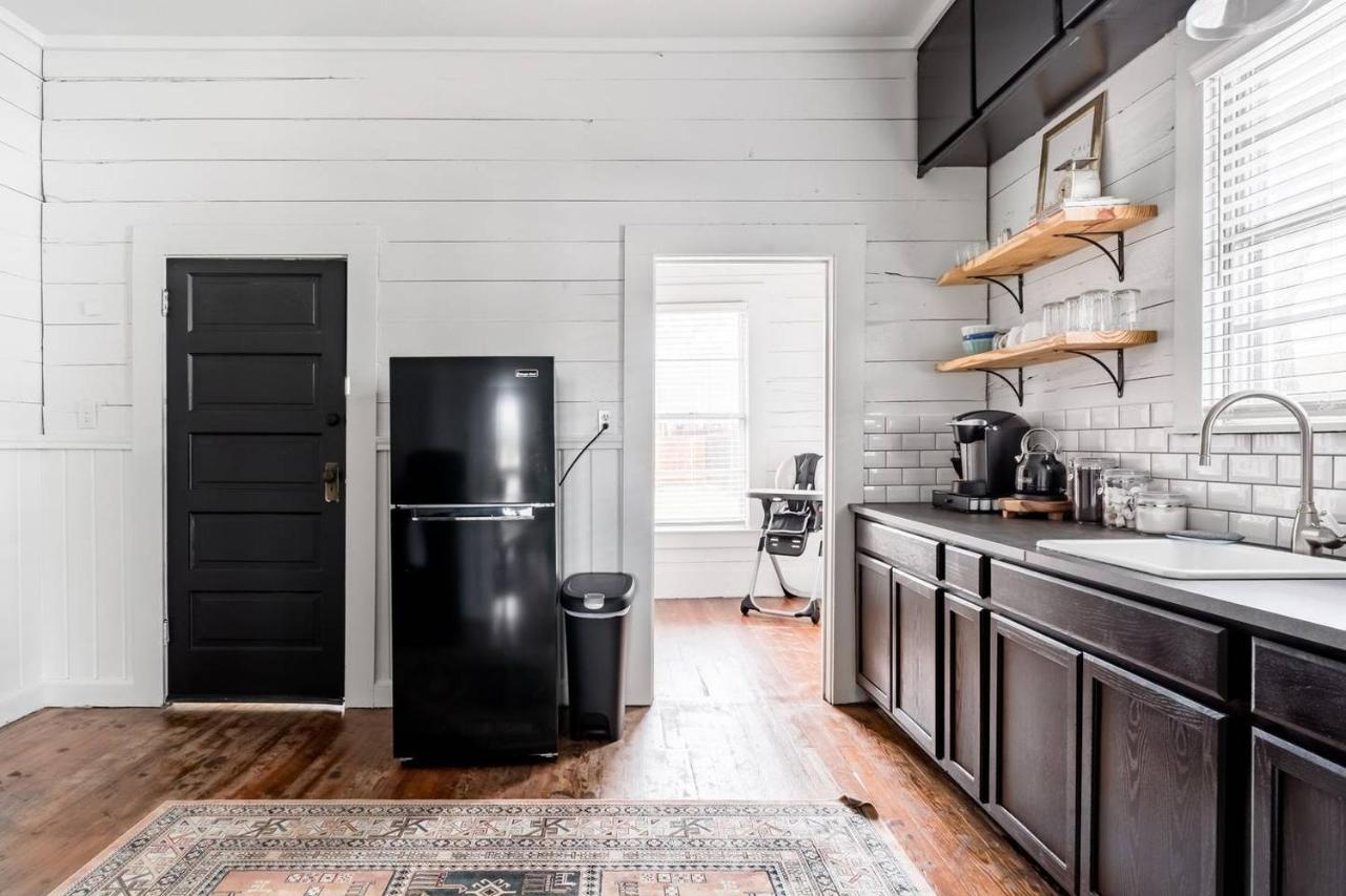 Restored 1930S Uptown Bungalow 2 Min. To Magnolia Waco Exteriör bild